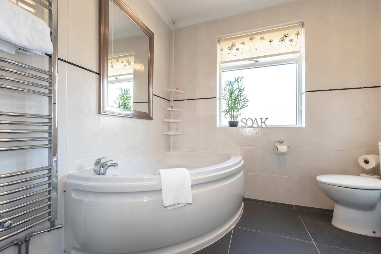 Cheerful 3-Bedroom Douglas House With Patio Southampton Exterior foto