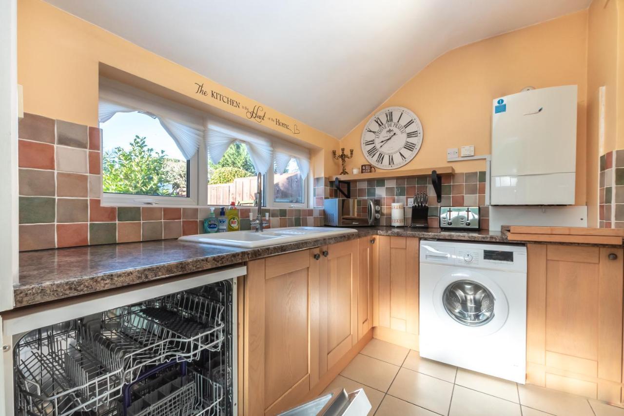 Cheerful 3-Bedroom Douglas House With Patio Southampton Exterior foto